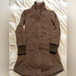 Split jacket. Size small. Brown.